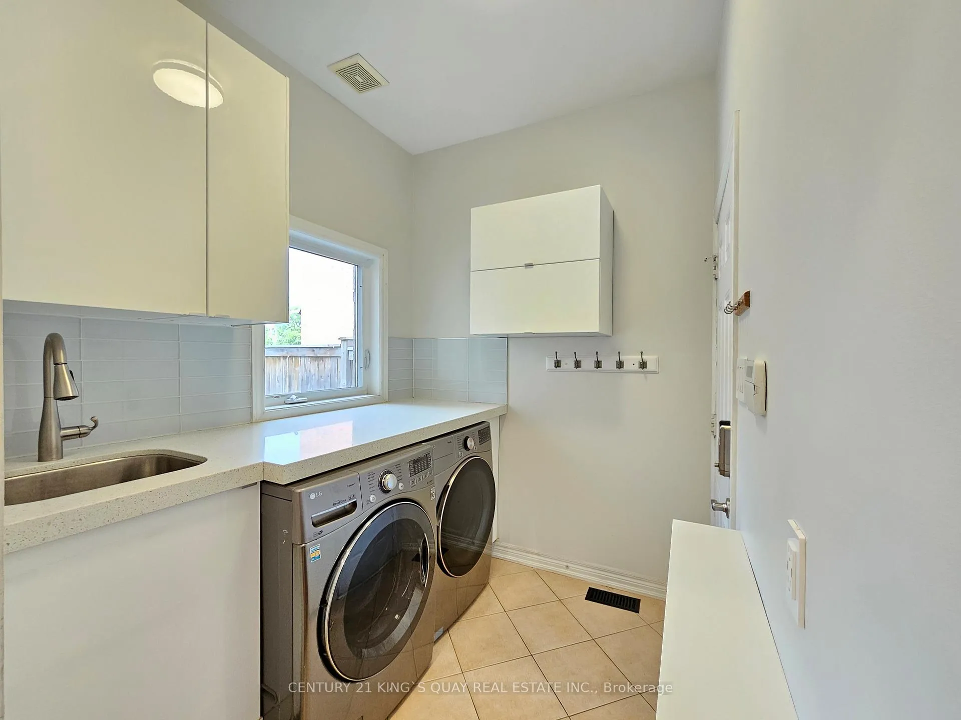 Photo 18 of 118 Sand Valley Street, Vaughan, Patterson — HOMEH