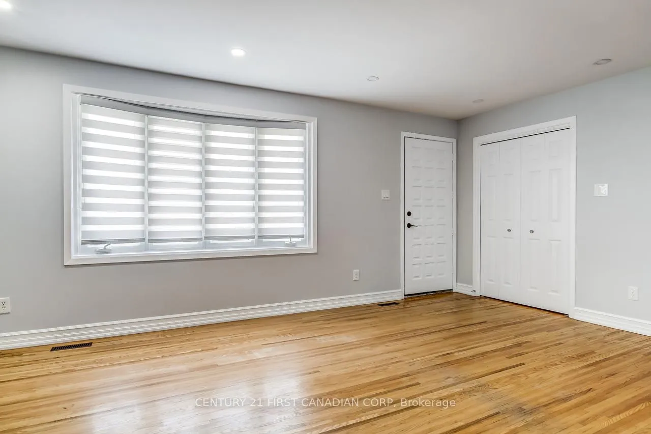 Photo 3 of 9 McLachlin Place, St. Thomas — HOMEH