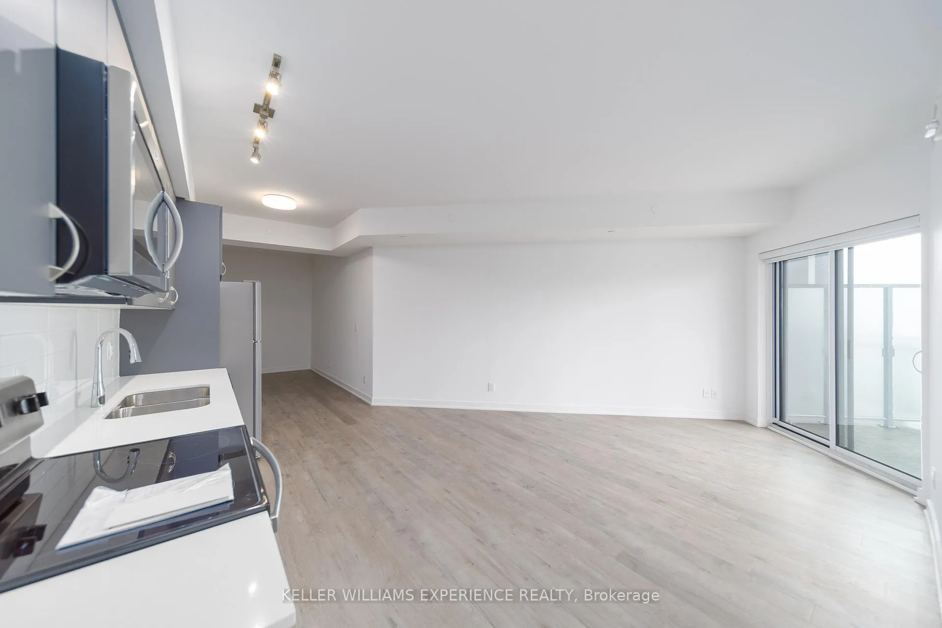 Photo 4 of Unit 508, 56 Lakeside Terrace, Barrie, Little Lake — HOMEH