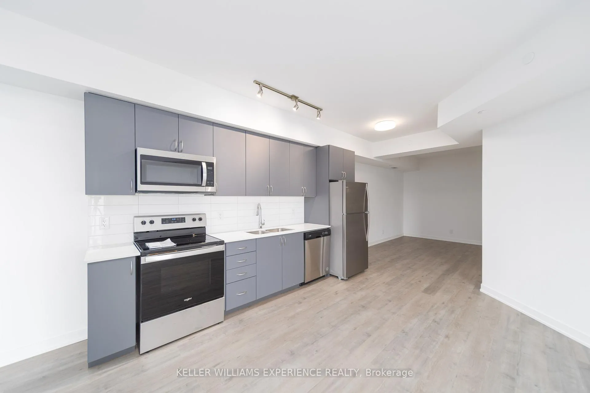 Photo 6 of Unit 508, 56 Lakeside Terrace, Barrie, Little Lake — HOMEH