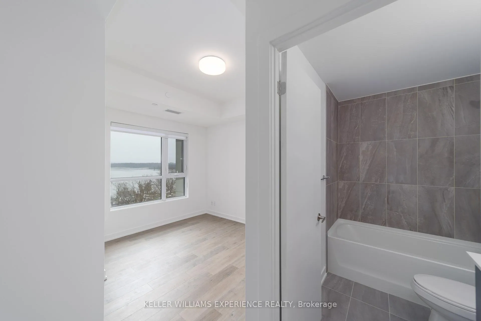Photo 7 of Unit 508, 56 Lakeside Terrace, Barrie, Little Lake — HOMEH