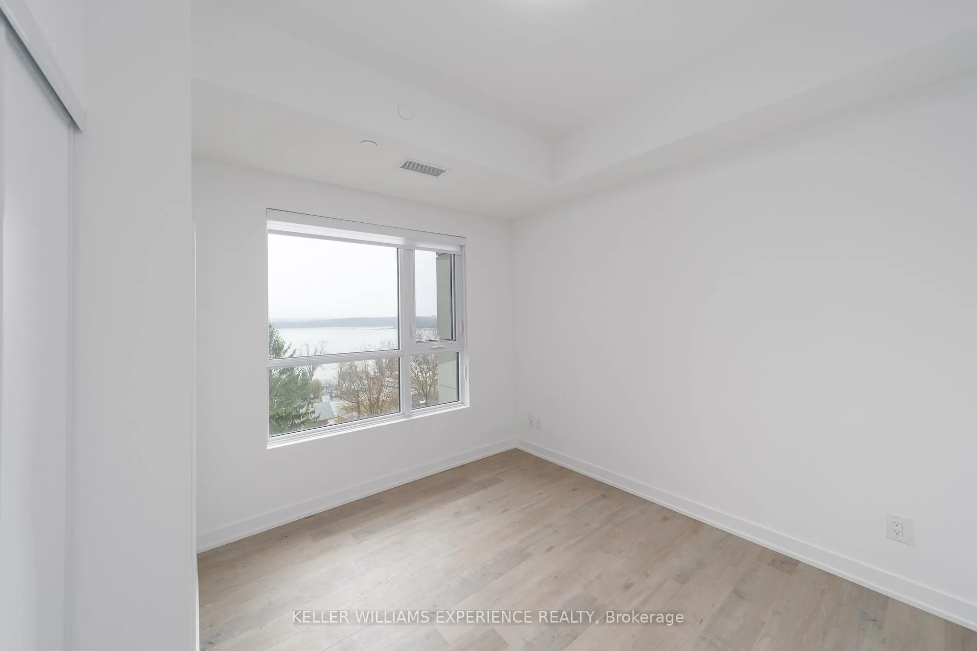 Photo 11 of Unit 508, 56 Lakeside Terrace, Barrie, Little Lake — HOMEH