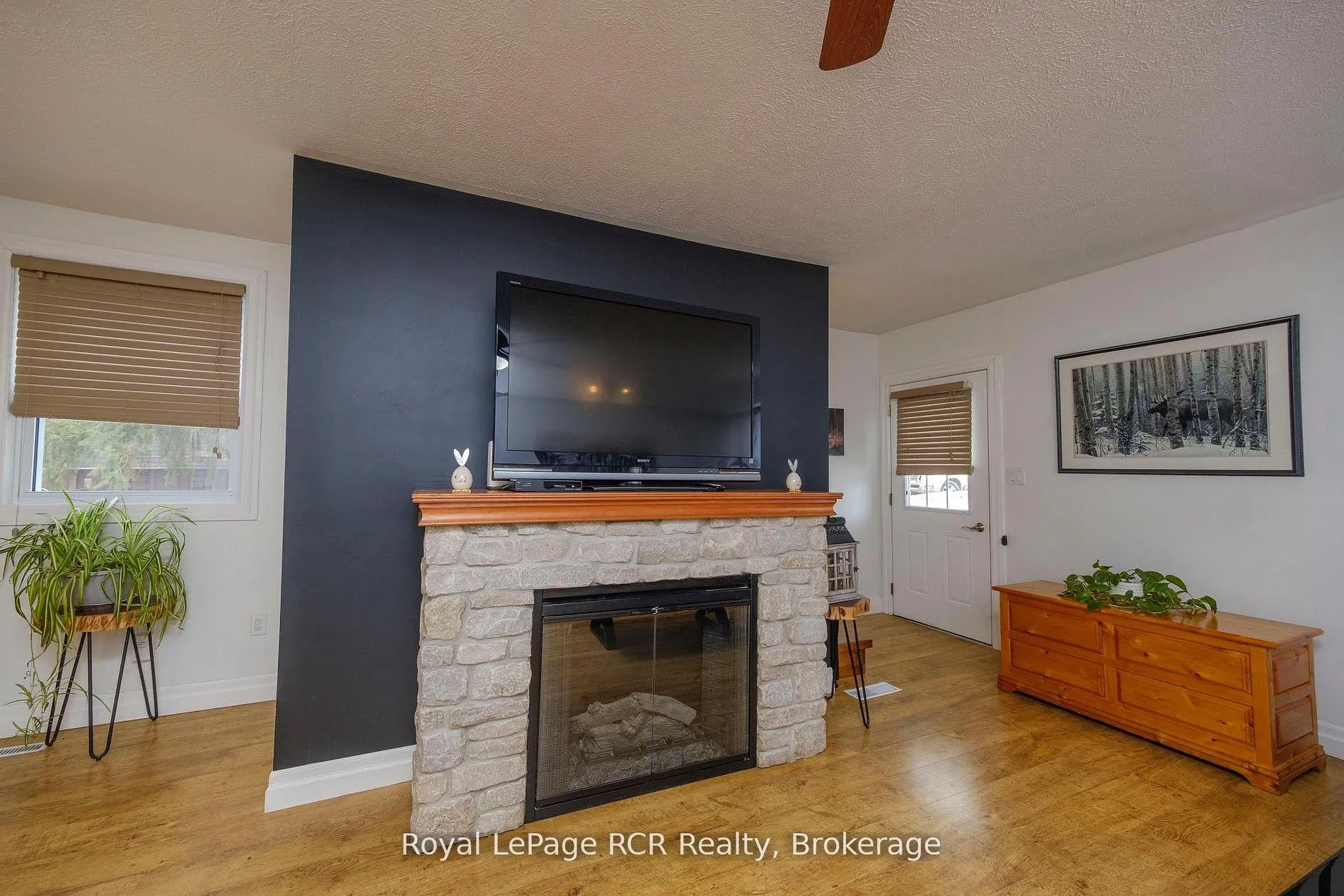 Photo 8 of 335 Ross Street, Huron-Kinloss, Lucknow — HOMEH