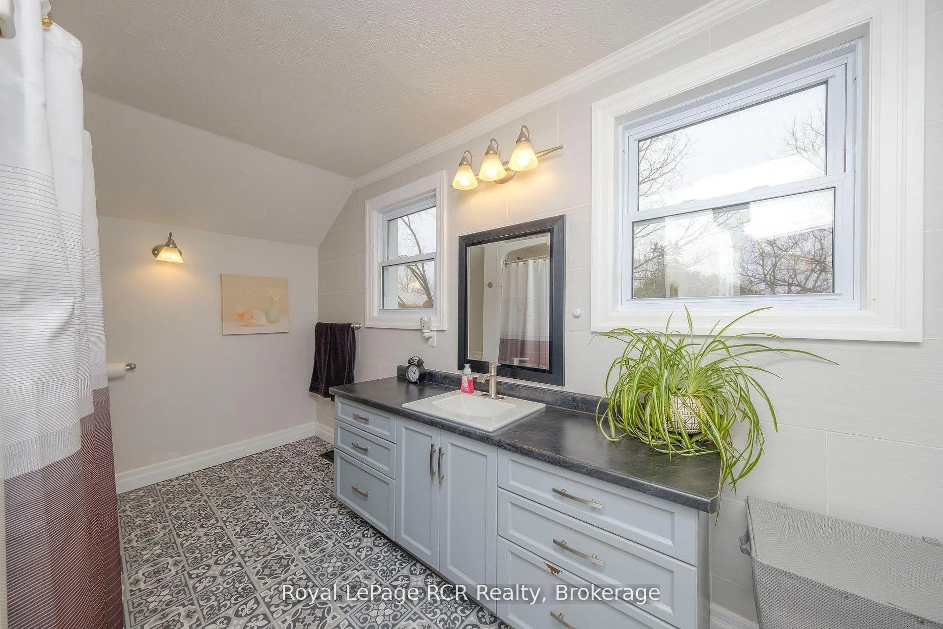 Photo 15 of 335 Ross Street, Huron-Kinloss, Lucknow — HOMEH