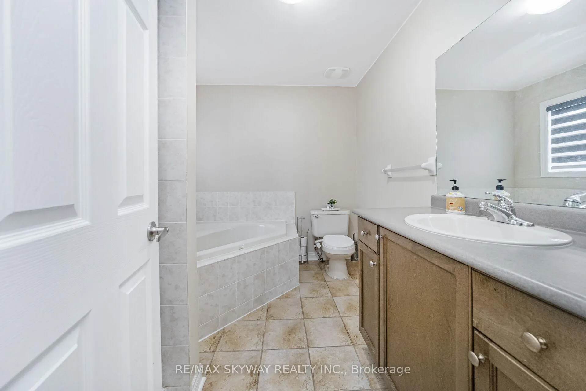 Photo 28 of 87 Ashdale Road, Brampton, Bram West — HOMEH