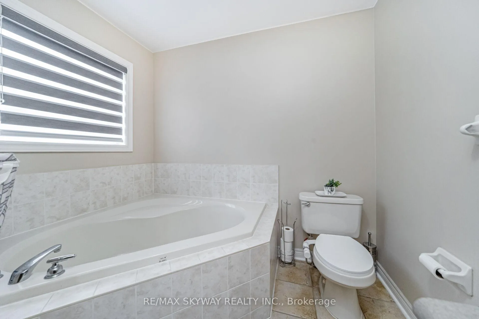 Photo 29 of 87 Ashdale Road, Brampton, Bram West — HOMEH