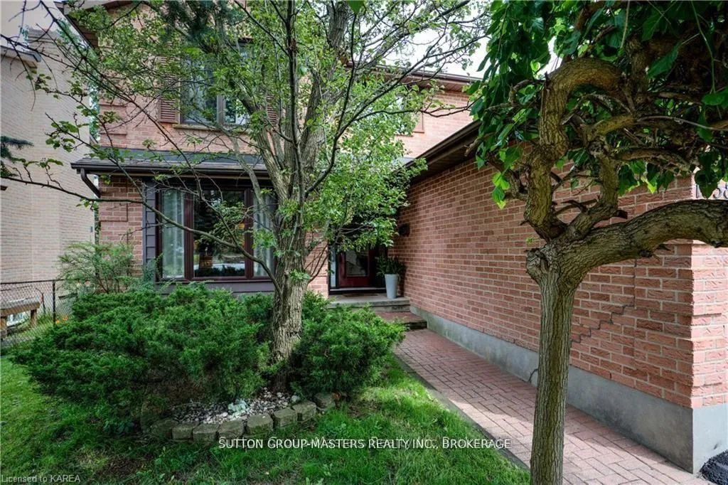 Photo 1 of 1058 Pembridge Crescent, Kingston, North of Taylor-Kidd Blvd — HOMEH