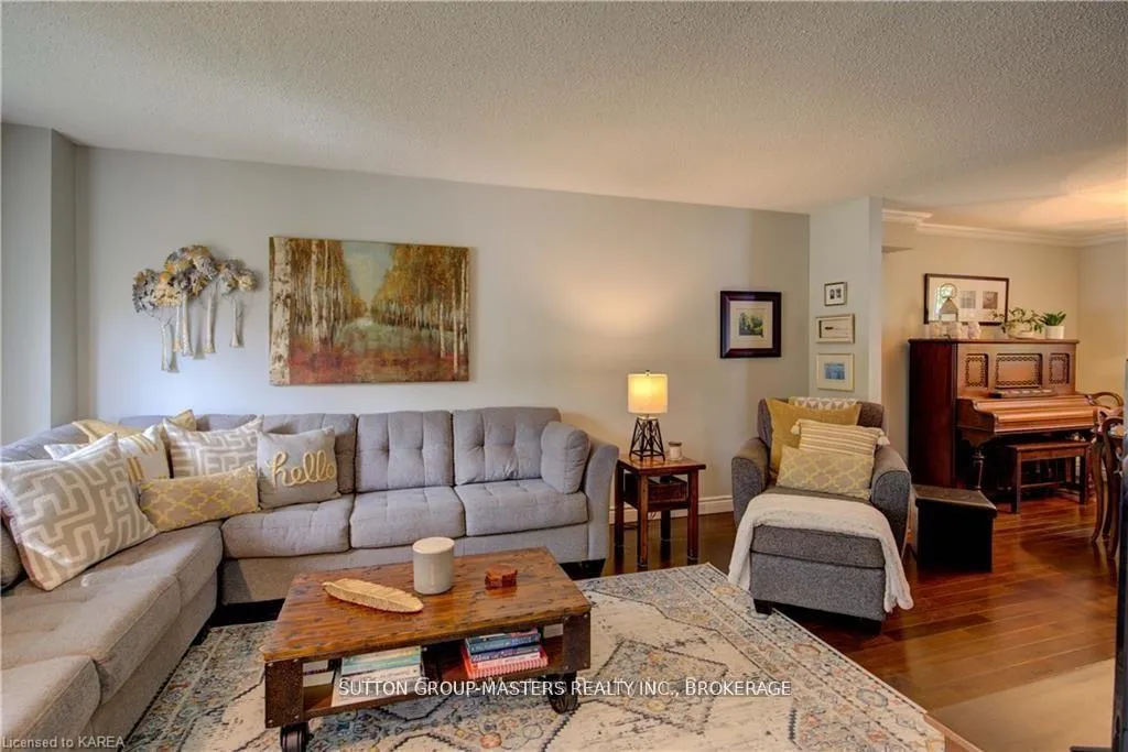Photo 4 of 1058 Pembridge Crescent, Kingston, North of Taylor-Kidd Blvd — HOMEH