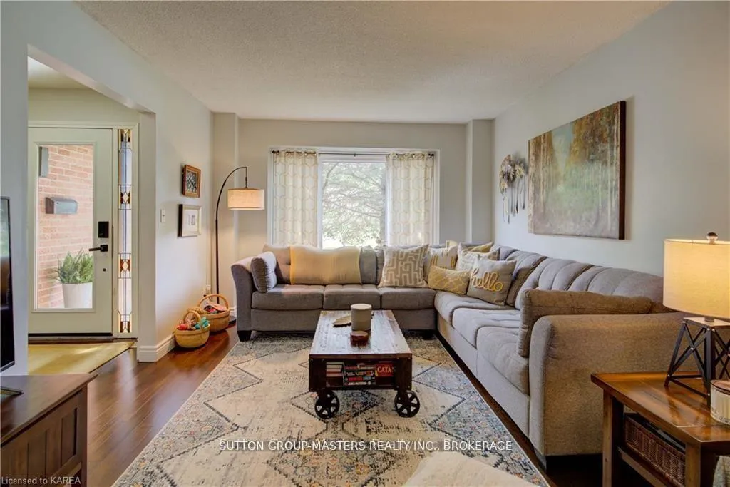 Photo 6 of 1058 Pembridge Crescent, Kingston, North of Taylor-Kidd Blvd — HOMEH
