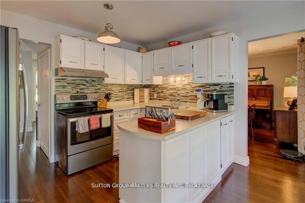 Photo 11 of 1058 Pembridge Crescent, Kingston, North of Taylor-Kidd Blvd — HOMEH