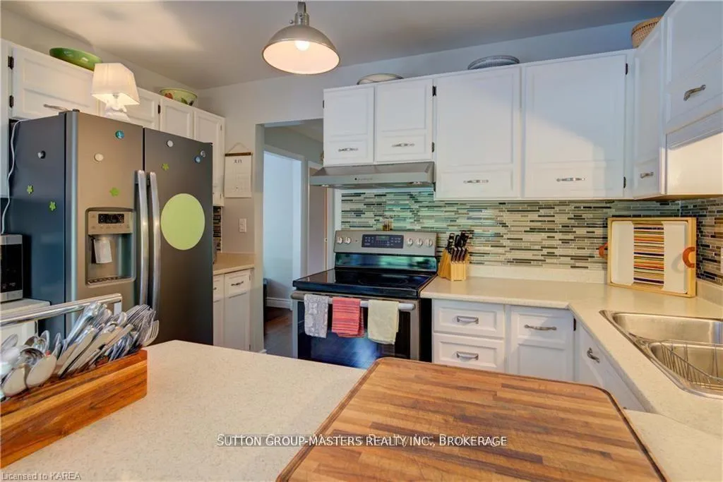 Photo 13 of 1058 Pembridge Crescent, Kingston, North of Taylor-Kidd Blvd — HOMEH