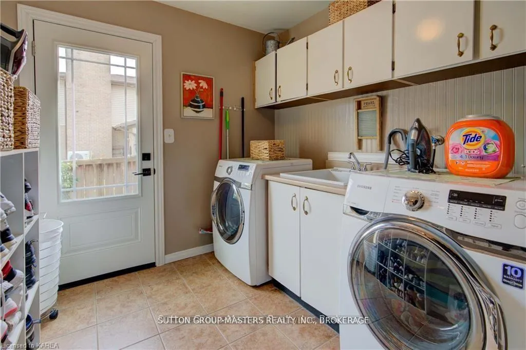Photo 19 of 1058 Pembridge Crescent, Kingston, North of Taylor-Kidd Blvd — HOMEH