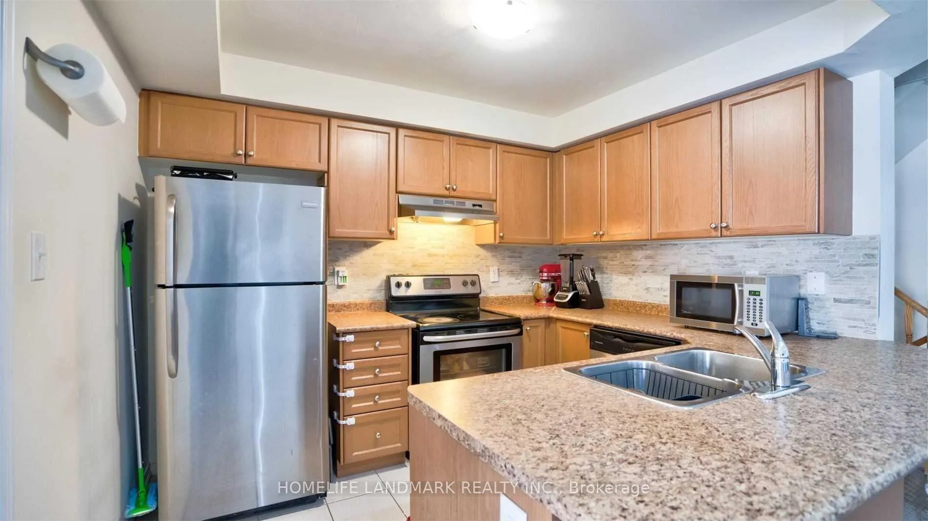 Photo 5 of 38 Silvester Street, Ajax, Central East — HOMEH