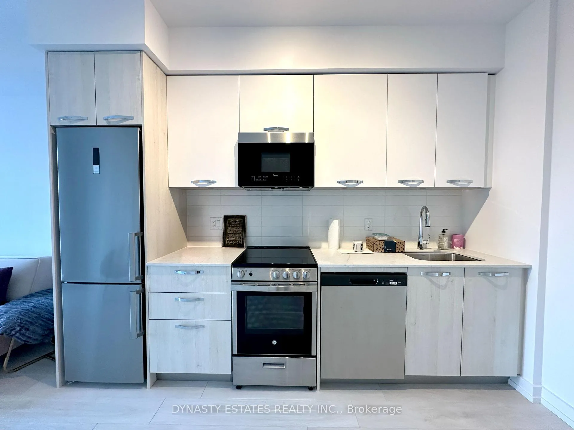 Photo 6 of Unit 808, 75 James Street S, Hamilton, Corktown — HOMEH