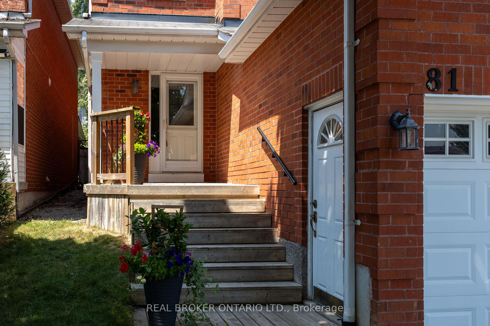 Photo 3 of 81 Mccrimmon Crescent, Clarington, Bowmanville — HOMEH