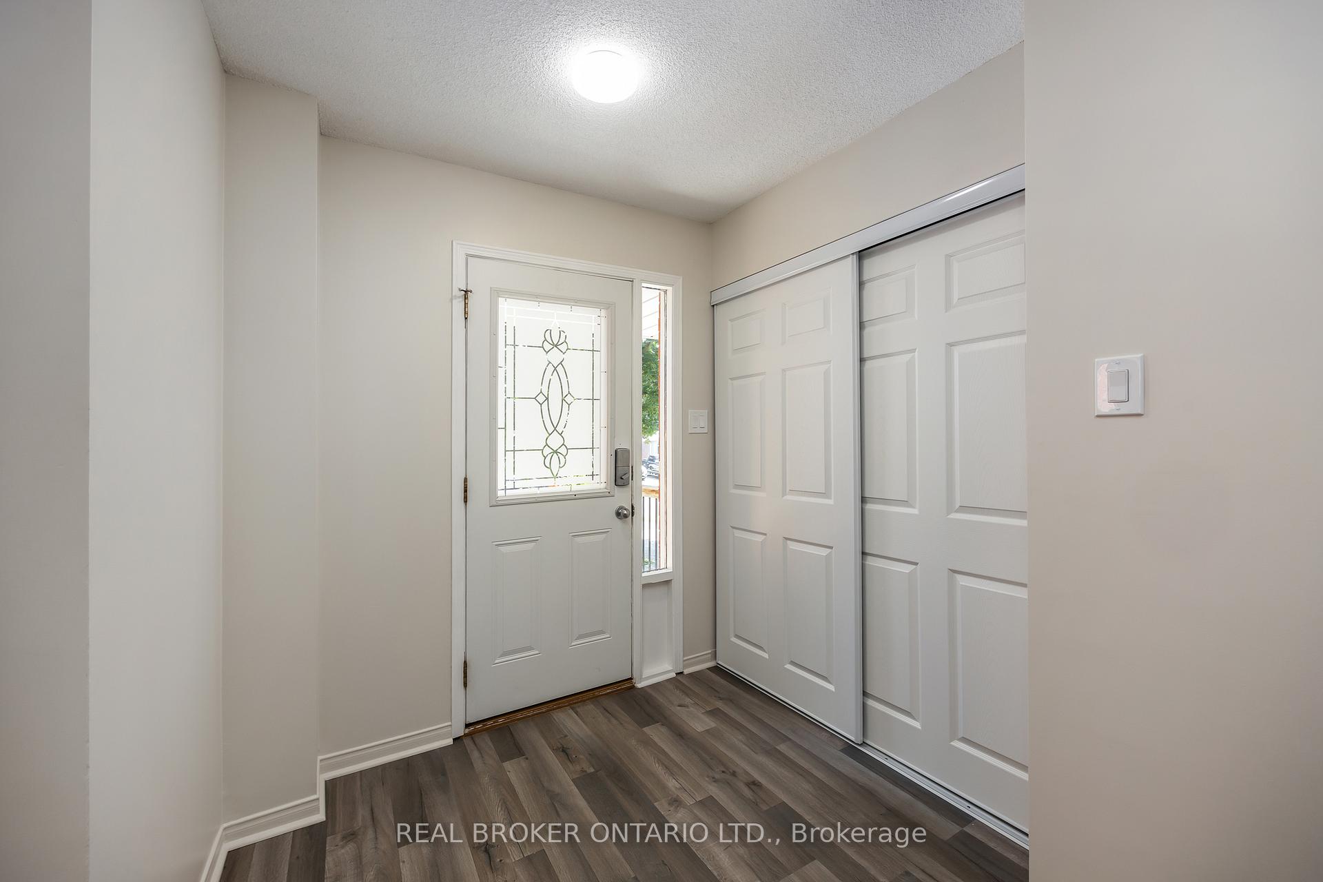 Photo 4 of 81 Mccrimmon Crescent, Clarington, Bowmanville — HOMEH