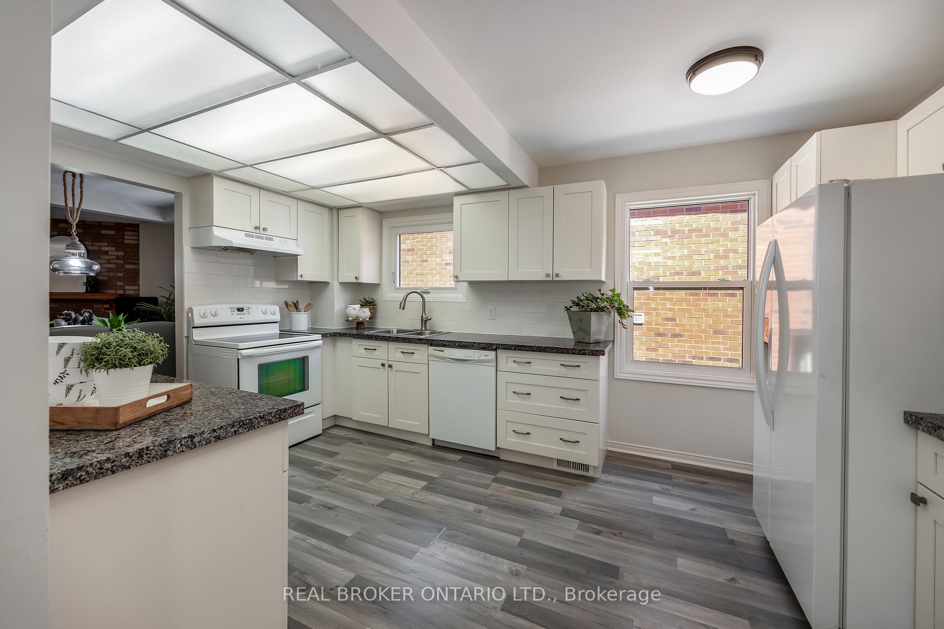 Photo 5 of 81 Mccrimmon Crescent, Clarington, Bowmanville — HOMEH