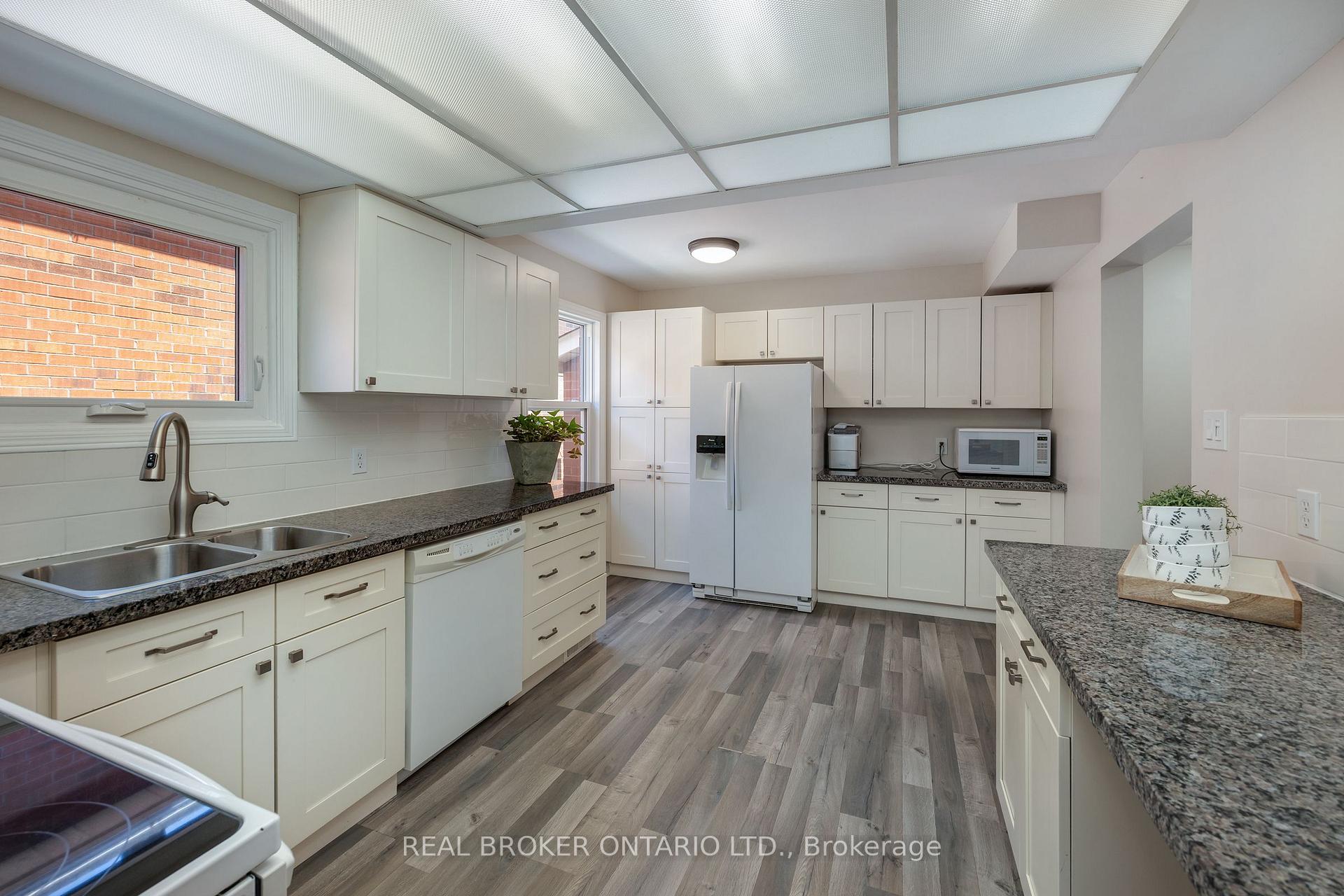 Photo 6 of 81 Mccrimmon Crescent, Clarington, Bowmanville — HOMEH