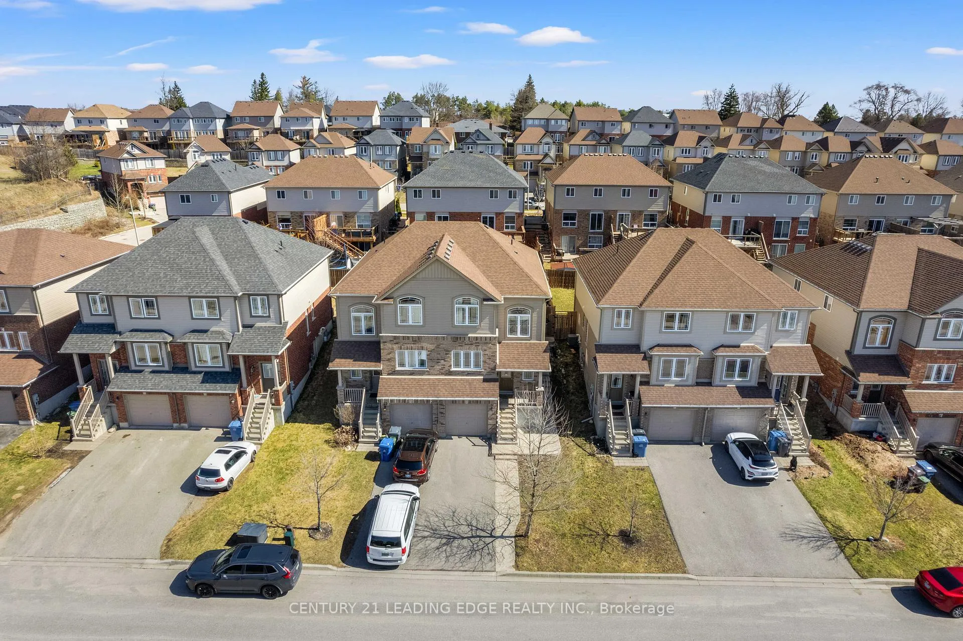 Photo 3 of 47 Oakes Crescent, Guelph, Grange Road — HOMEH