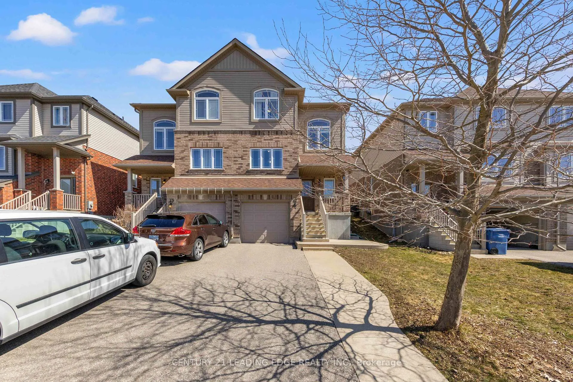 Photo 4 of 47 Oakes Crescent, Guelph, Grange Road — HOMEH