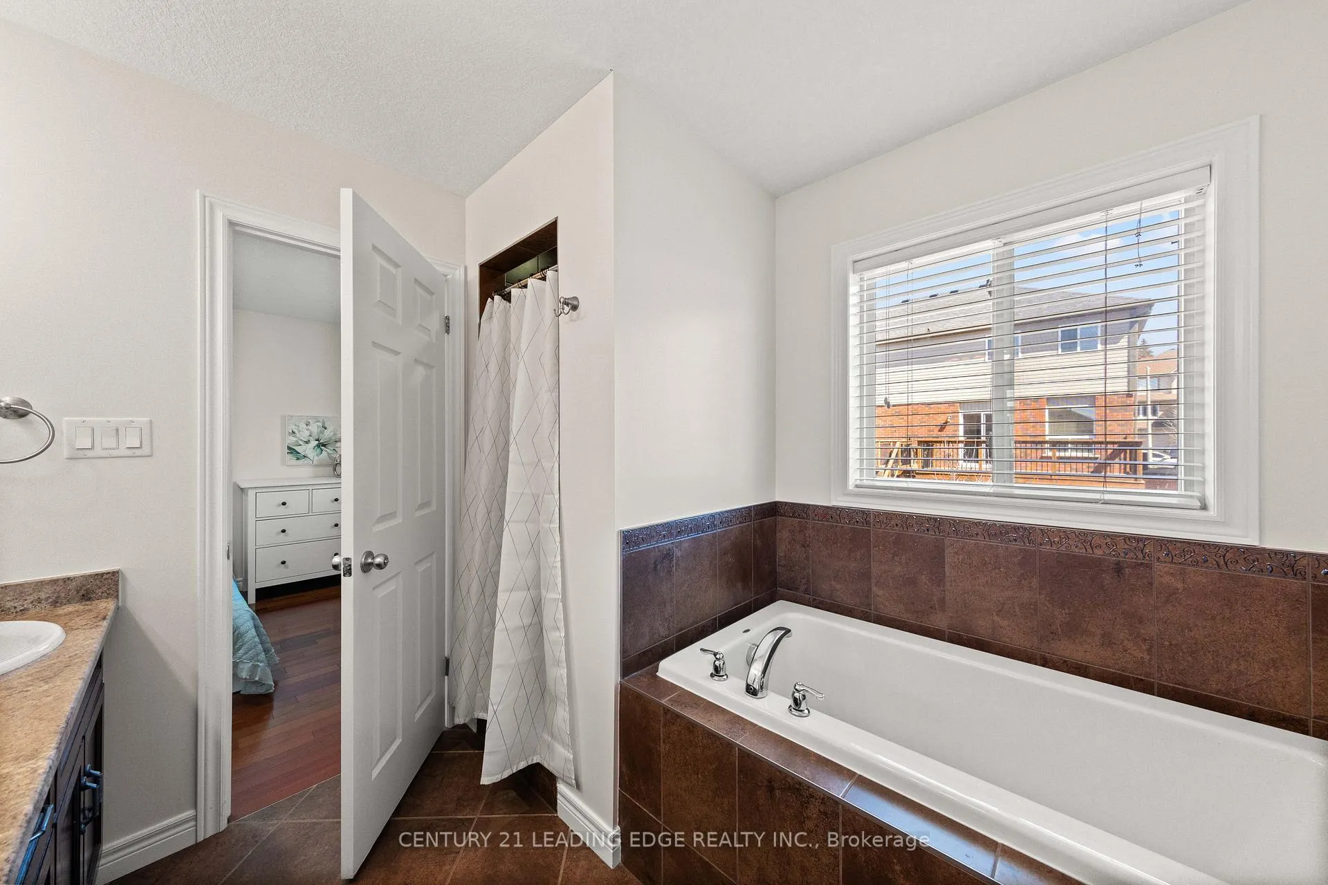 Photo 39 of 47 Oakes Crescent, Guelph, Grange Road — HOMEH