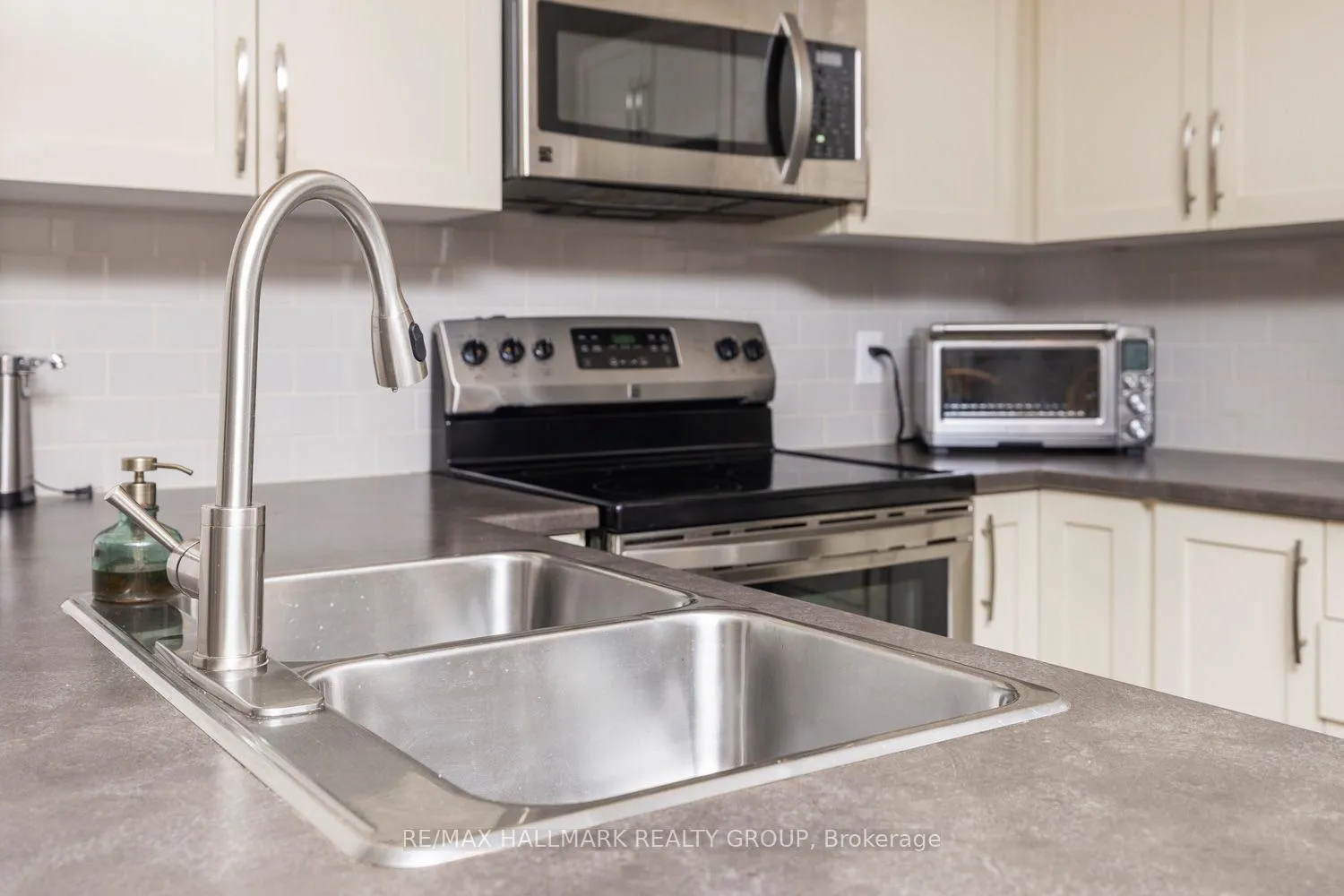 Photo 10 of Unit 309, 141 Potts Private, Ottawa, Notting Hill/Summerside — HOMEH