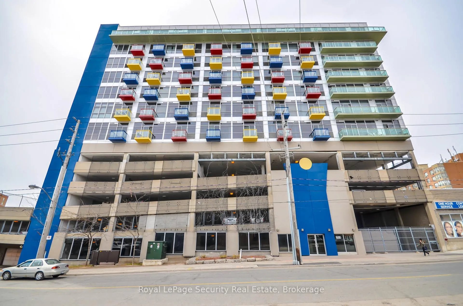 Front of Unit 911, 1600 Keele Street