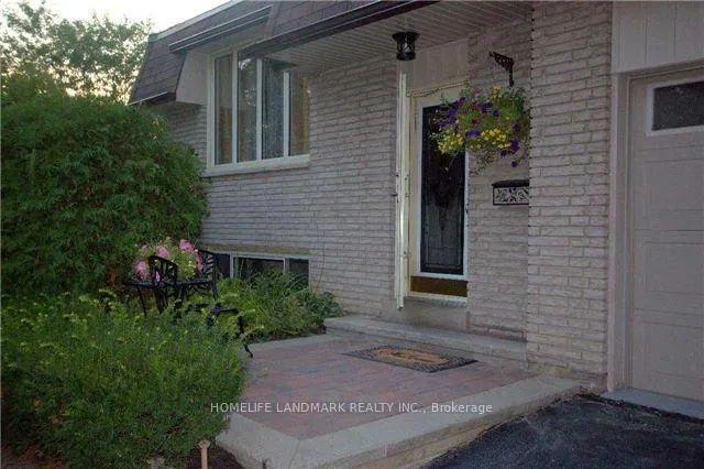 Photo 2 of 102 Beaverbrook Court, Scarborough, Rouge — HOMEH