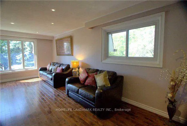 Photo 4 of 102 Beaverbrook Court, Scarborough, Rouge — HOMEH