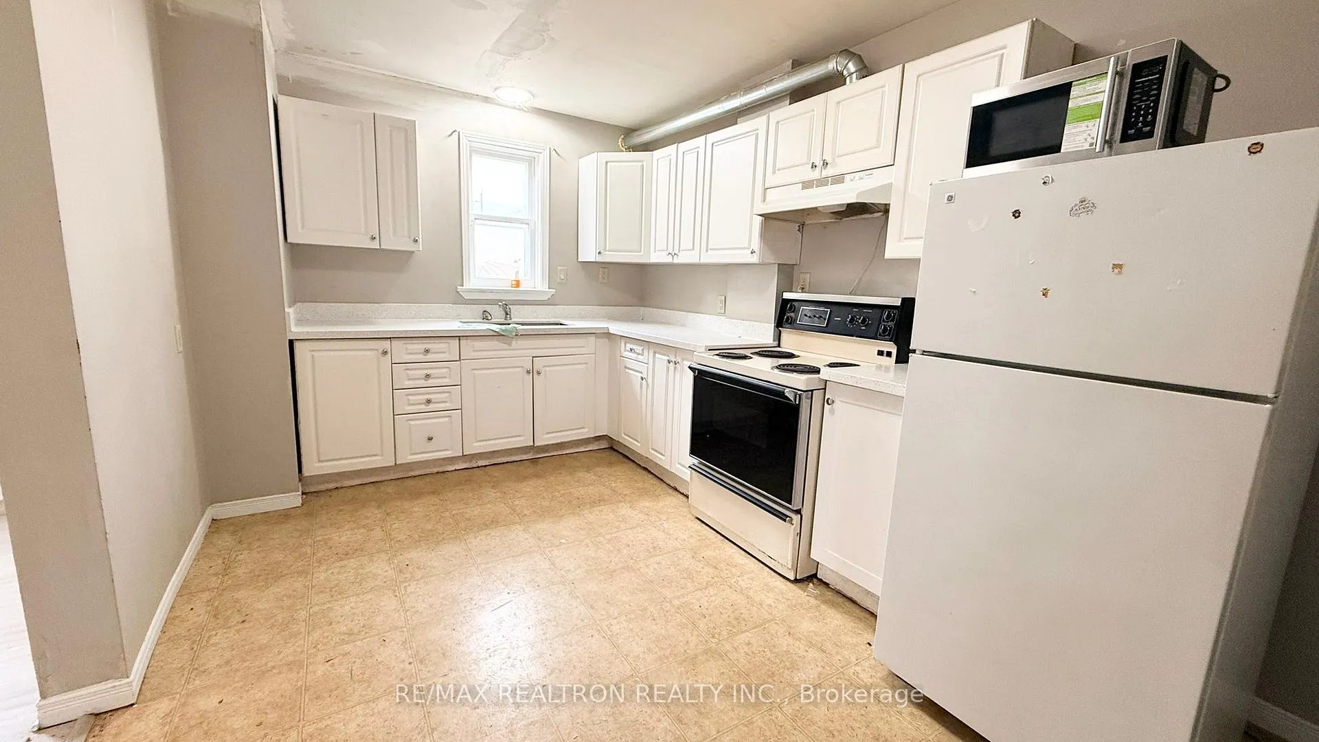 Photo 5 of 38 LaFayette Avenue, Peterborough, Town Ward 3 — HOMEH