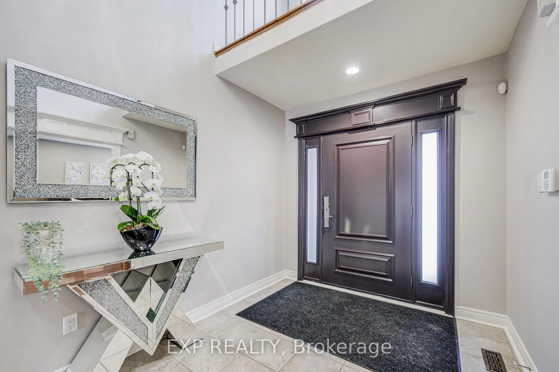 Photo 3 of 372 Greenock Drive, Vaughan, Maple — HOMEH