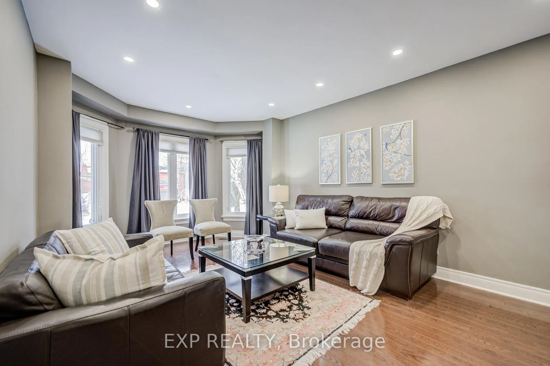 Photo 4 of 372 Greenock Drive, Vaughan, Maple — HOMEH
