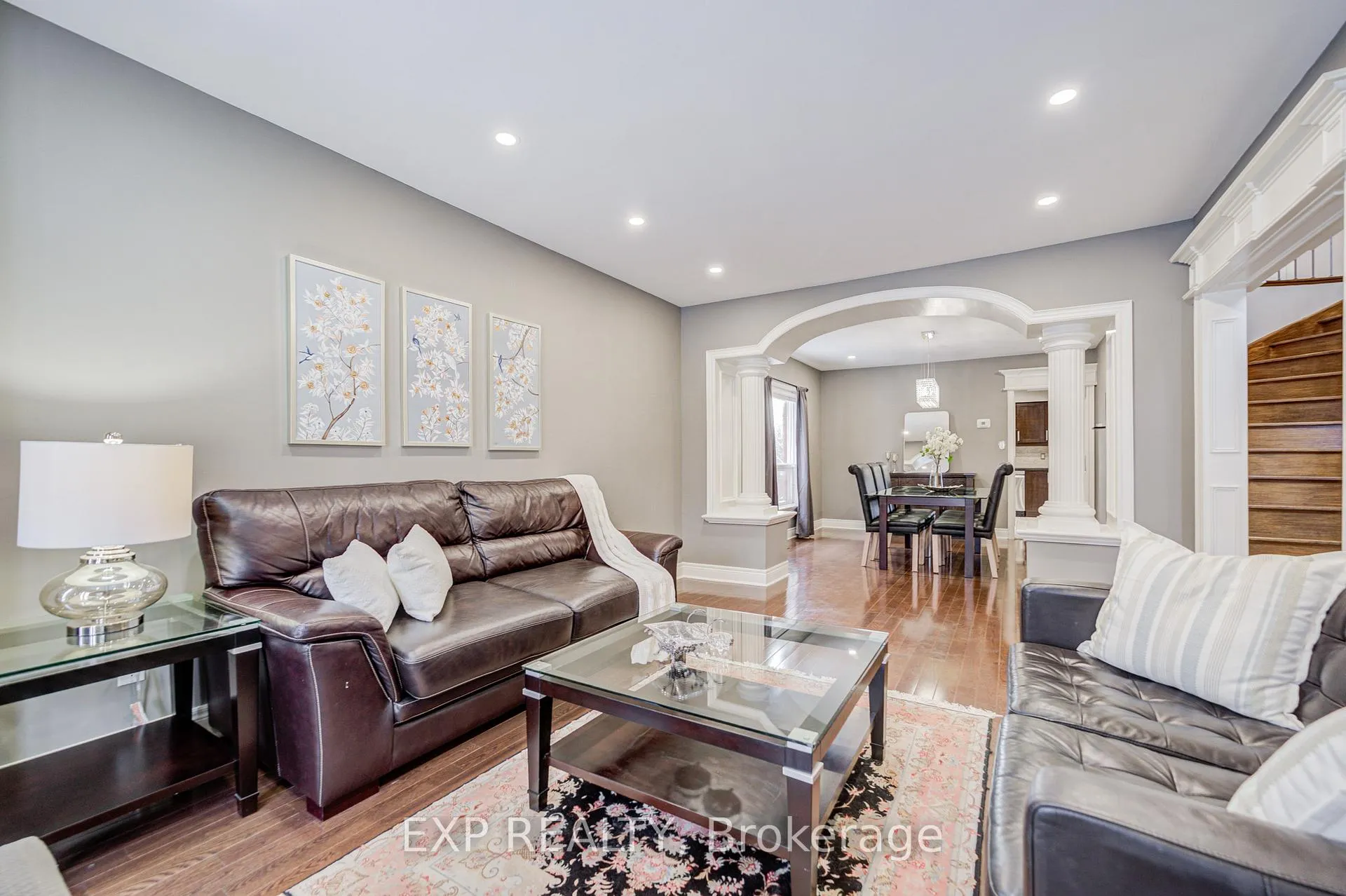 Photo 5 of 372 Greenock Drive, Vaughan, Maple — HOMEH
