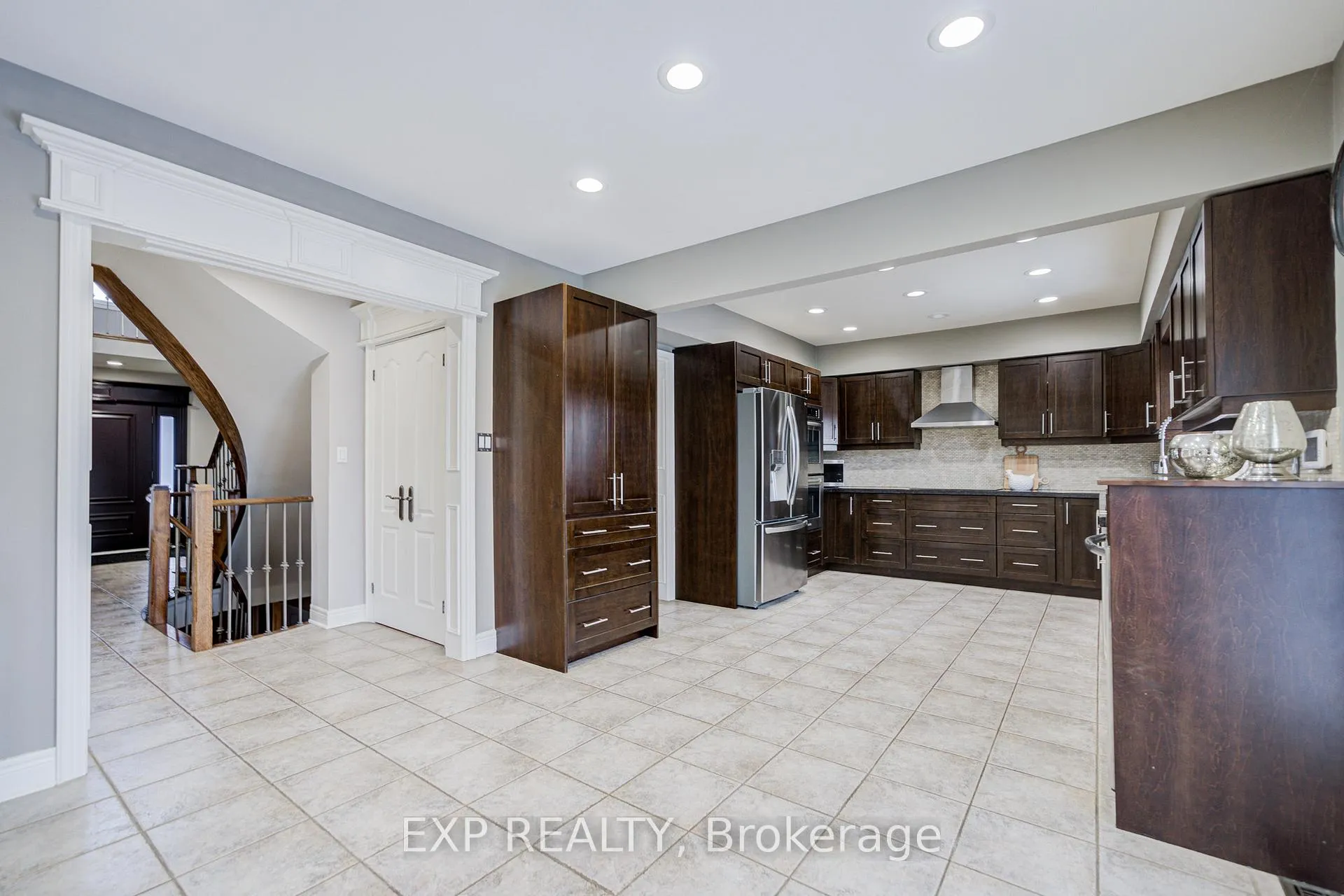 Photo 13 of 372 Greenock Drive, Vaughan, Maple — HOMEH