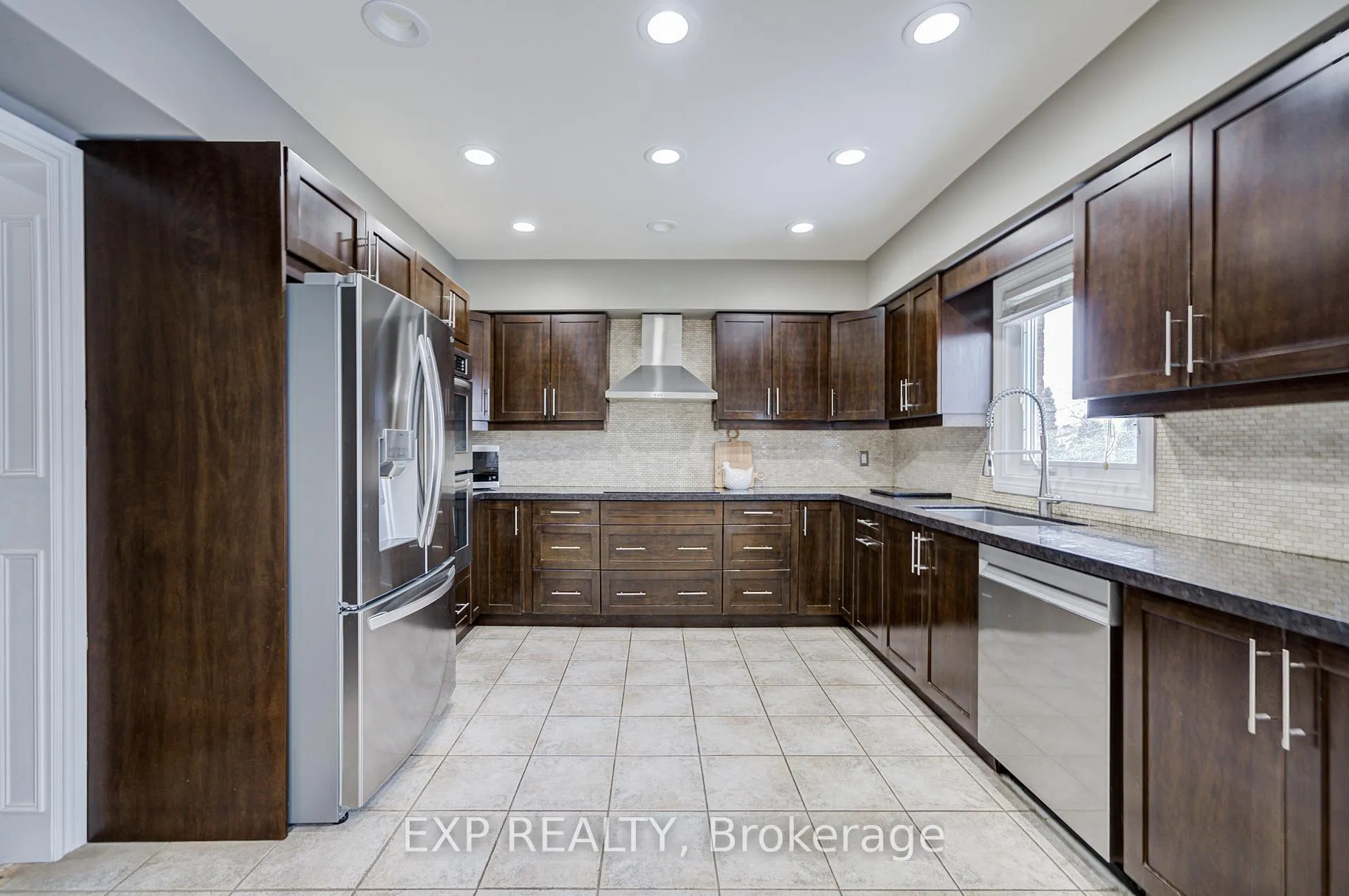 Photo 15 of 372 Greenock Drive, Vaughan, Maple — HOMEH