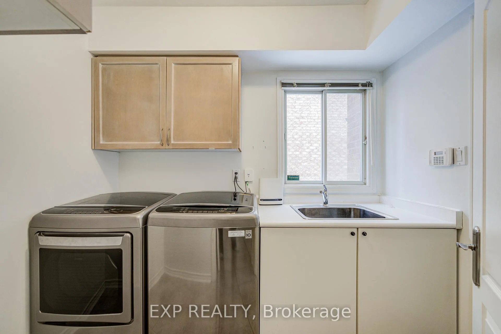 Photo 22 of 372 Greenock Drive, Vaughan, Maple — HOMEH