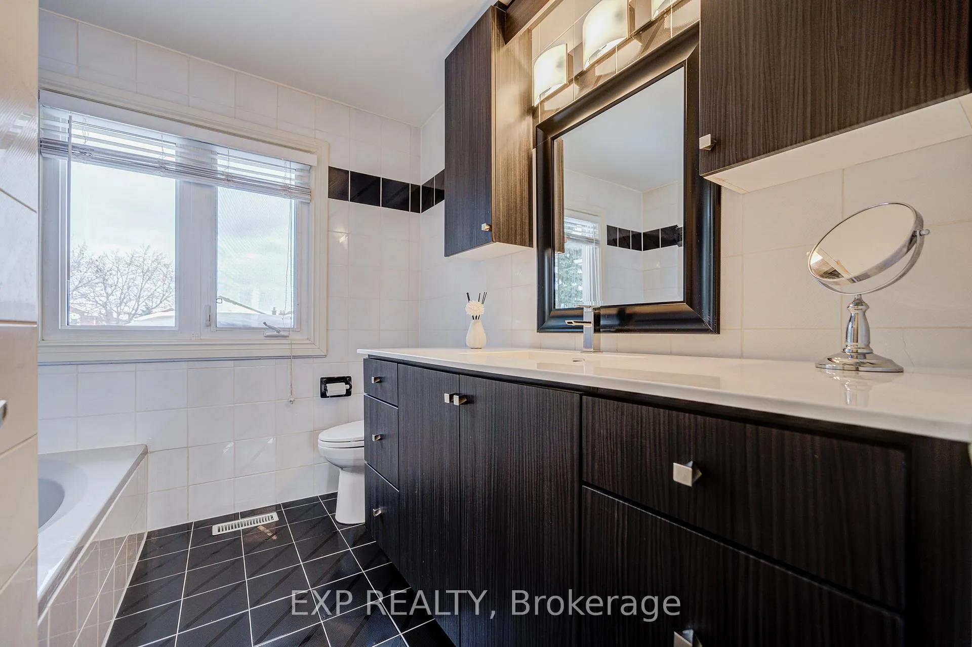 Photo 26 of 372 Greenock Drive, Vaughan, Maple — HOMEH