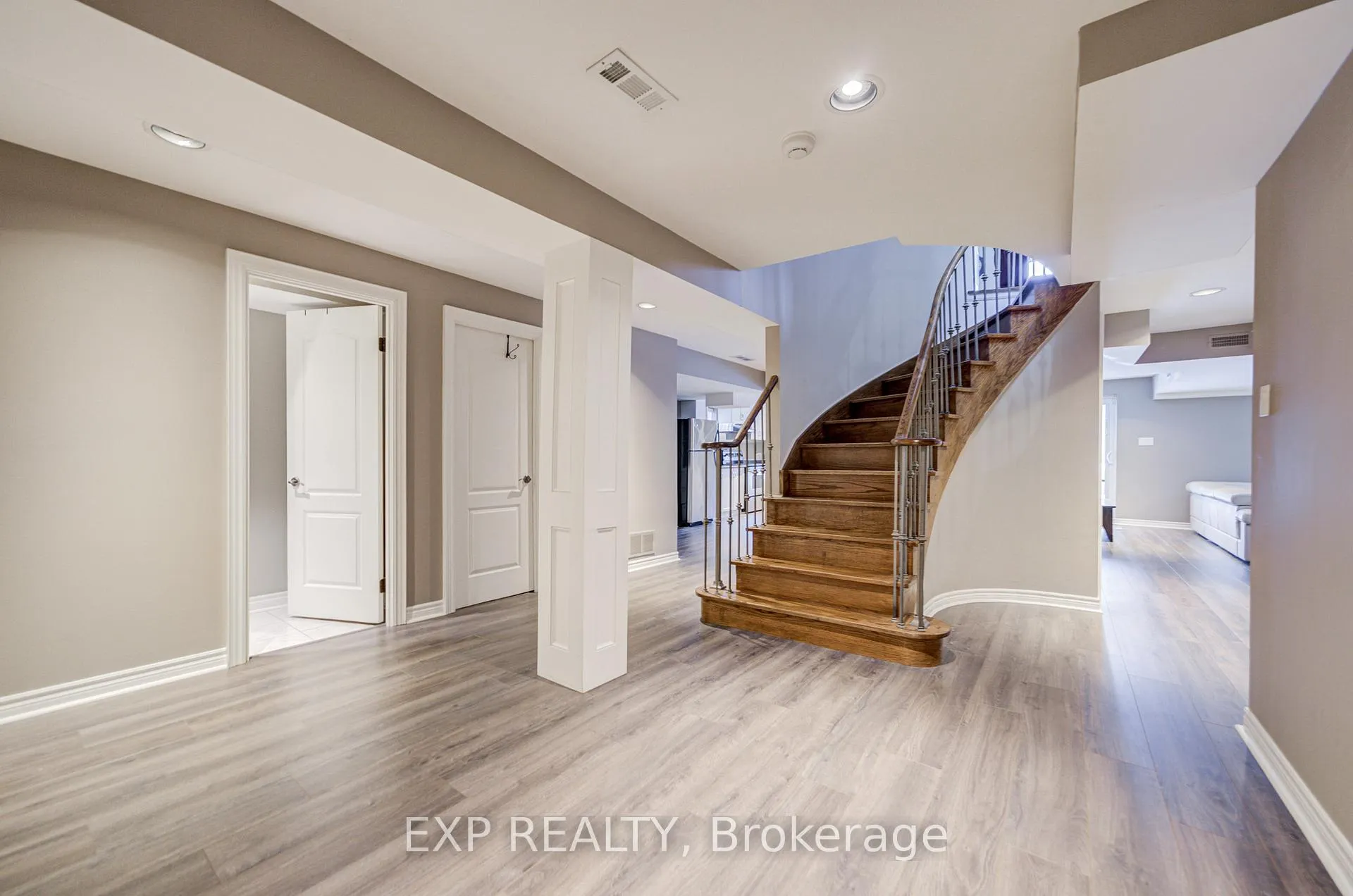 Photo 36 of 372 Greenock Drive, Vaughan, Maple — HOMEH