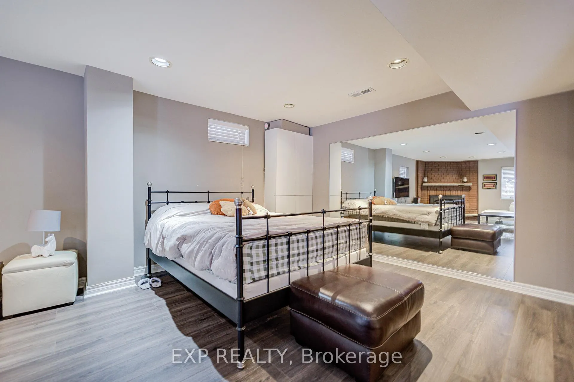 Photo 37 of 372 Greenock Drive, Vaughan, Maple — HOMEH