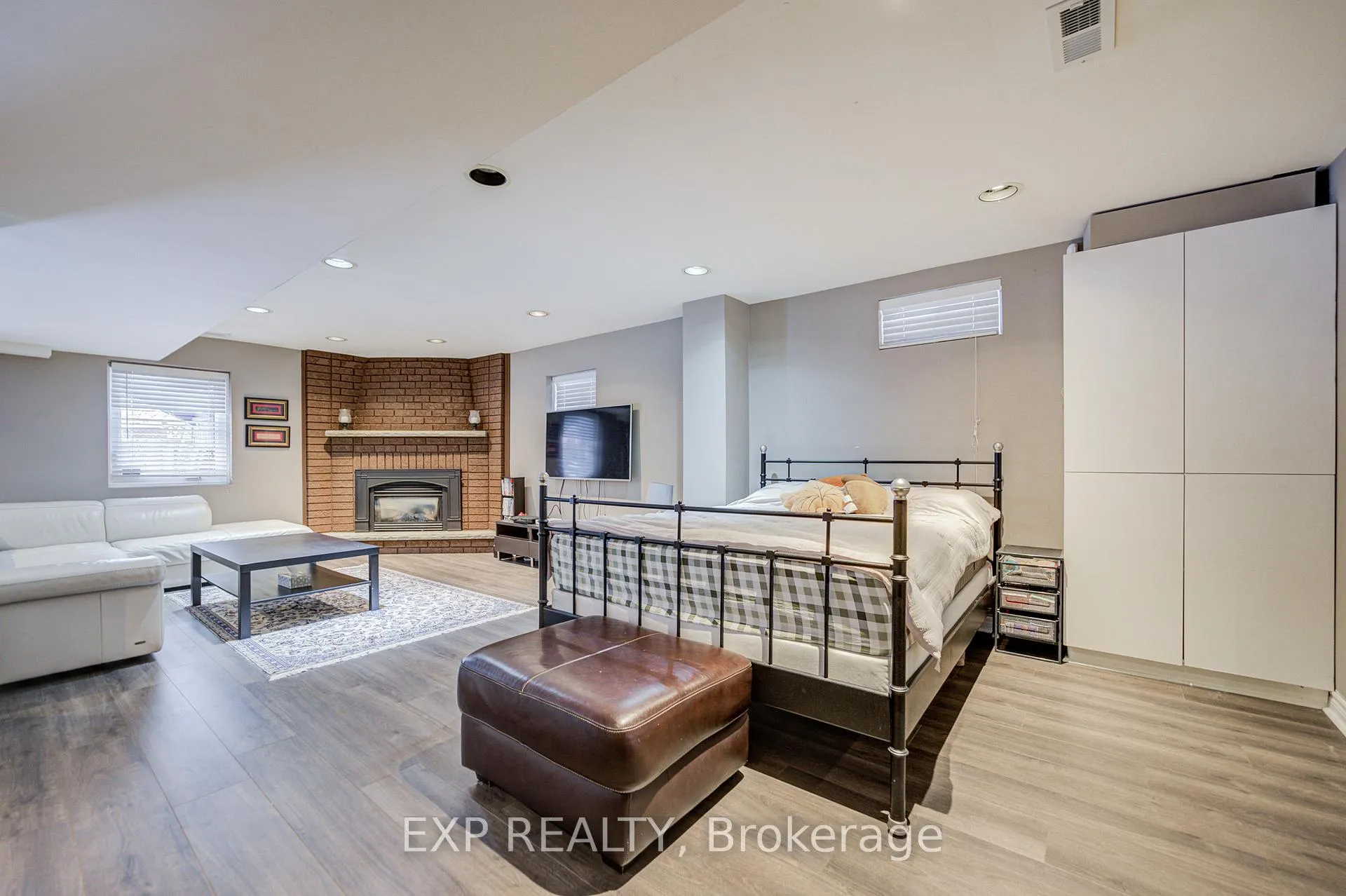 Photo 38 of 372 Greenock Drive, Vaughan, Maple — HOMEH
