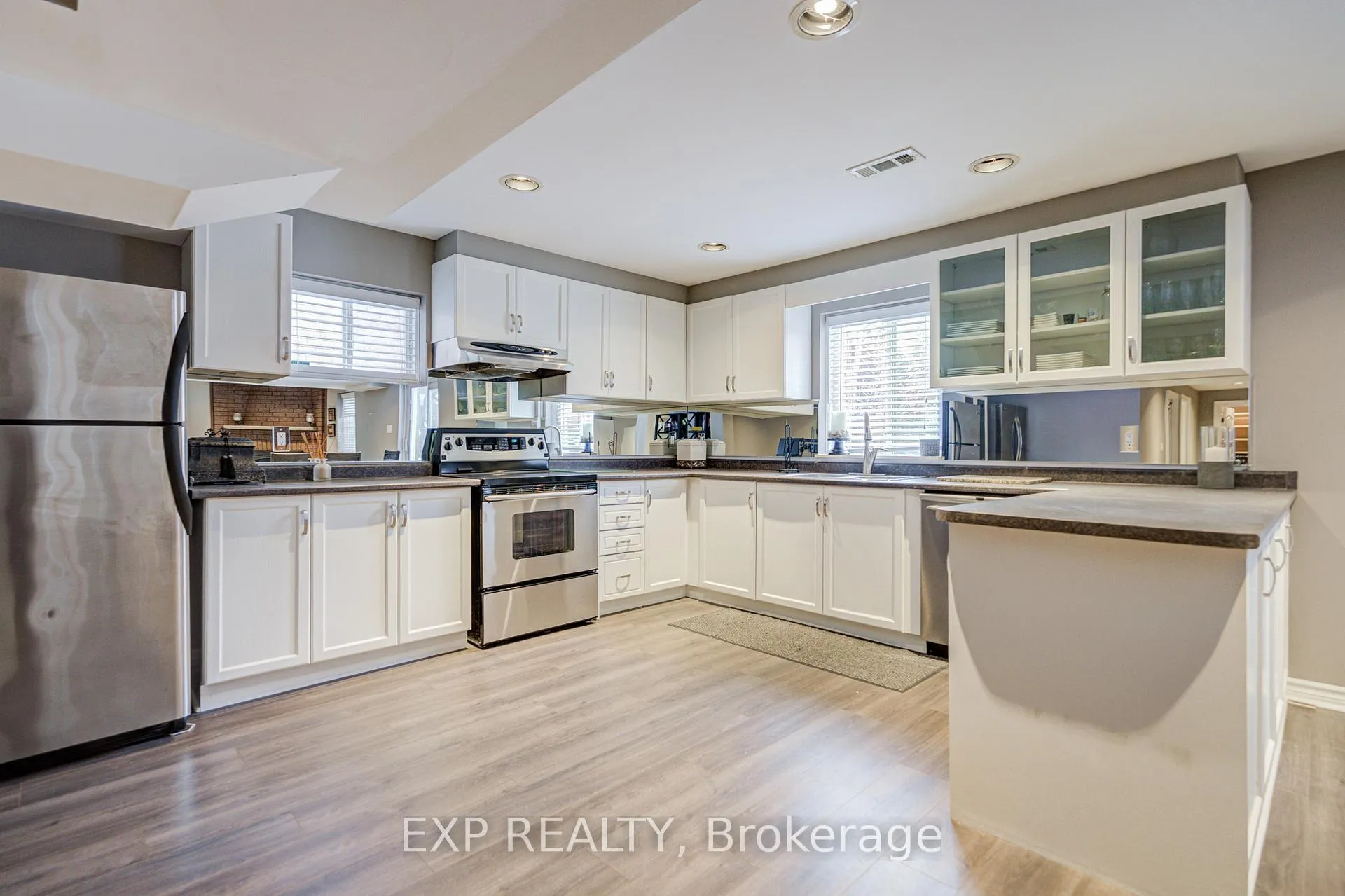 Photo 41 of 372 Greenock Drive, Vaughan, Maple — HOMEH