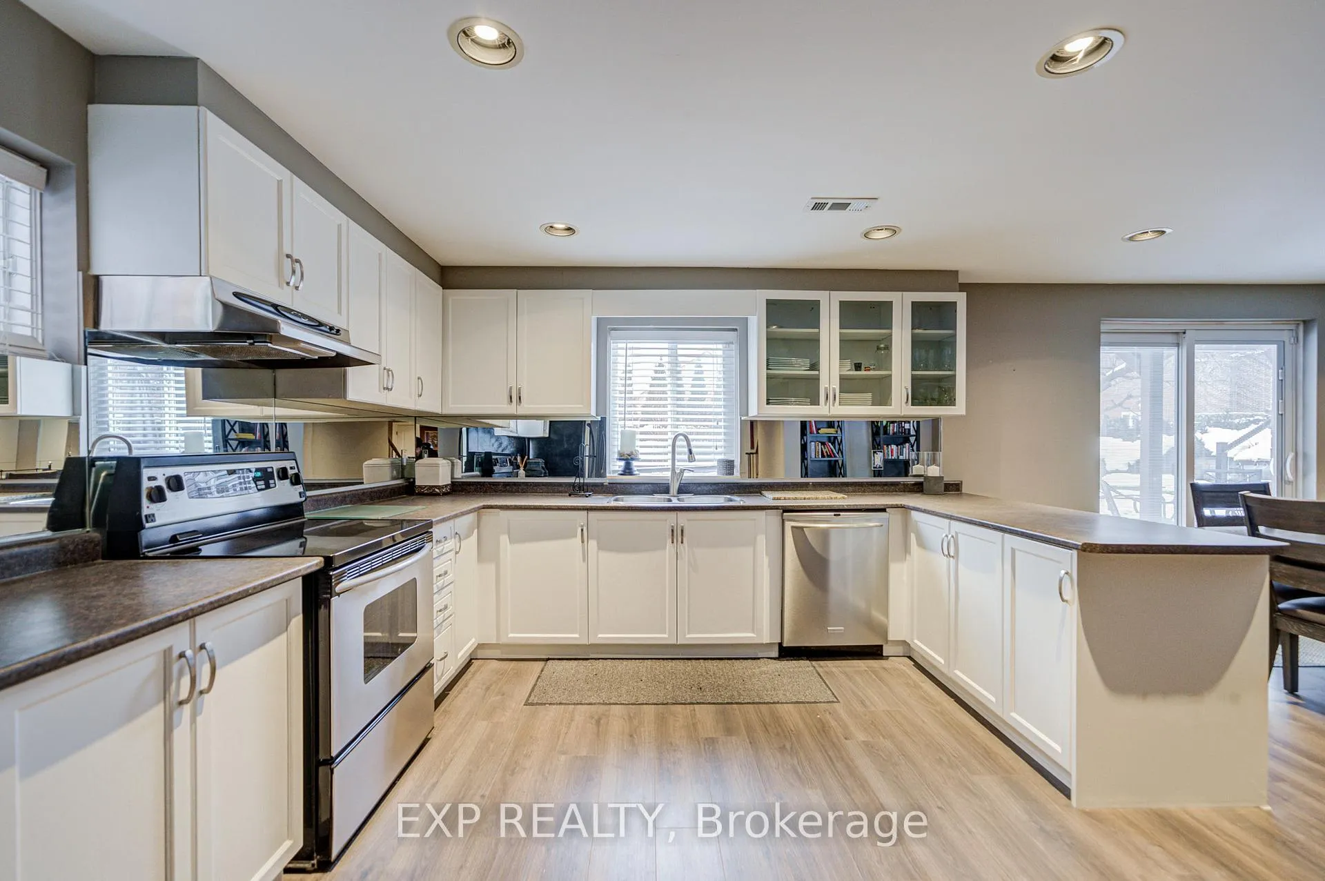 Photo 42 of 372 Greenock Drive, Vaughan, Maple — HOMEH
