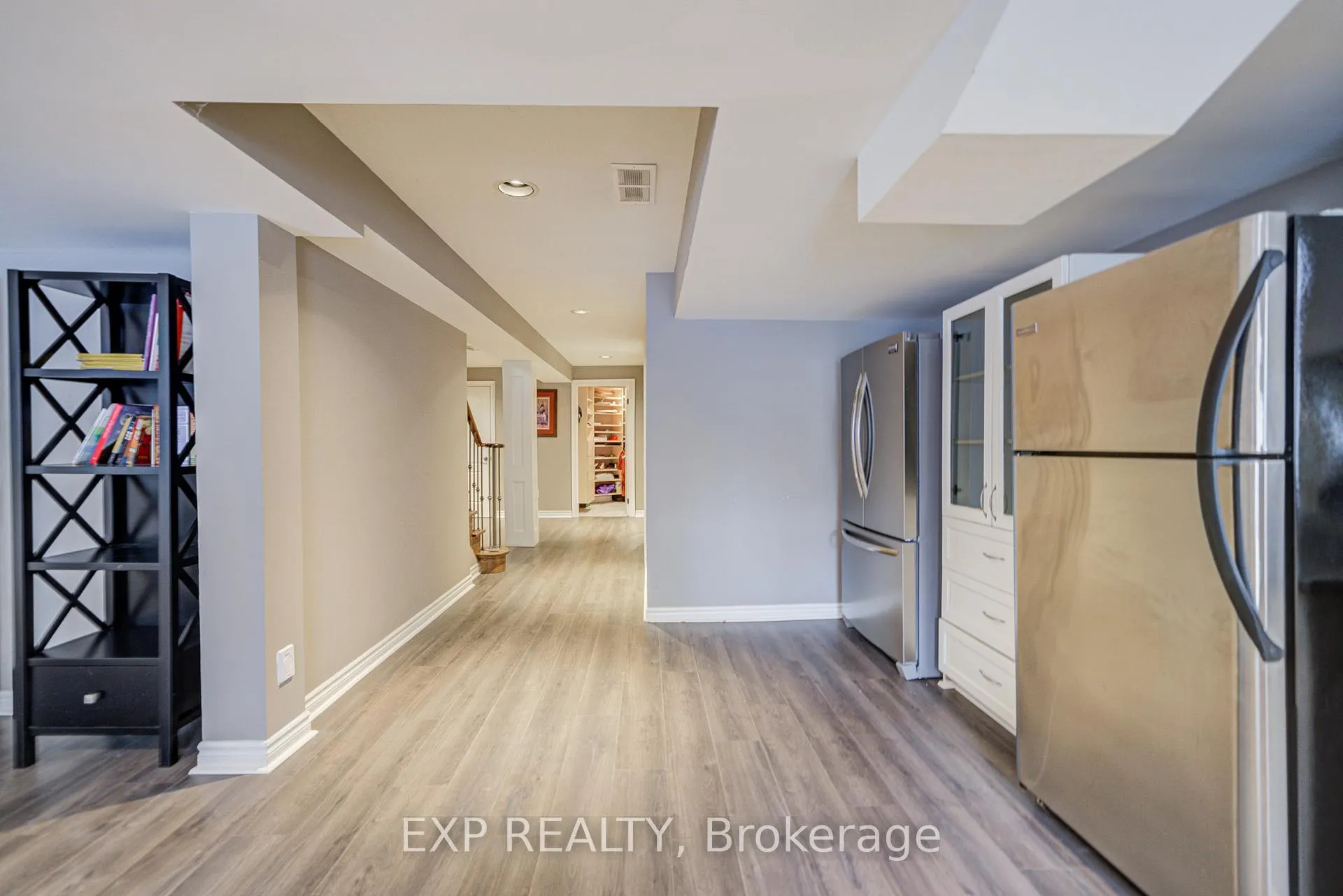 Photo 43 of 372 Greenock Drive, Vaughan, Maple — HOMEH