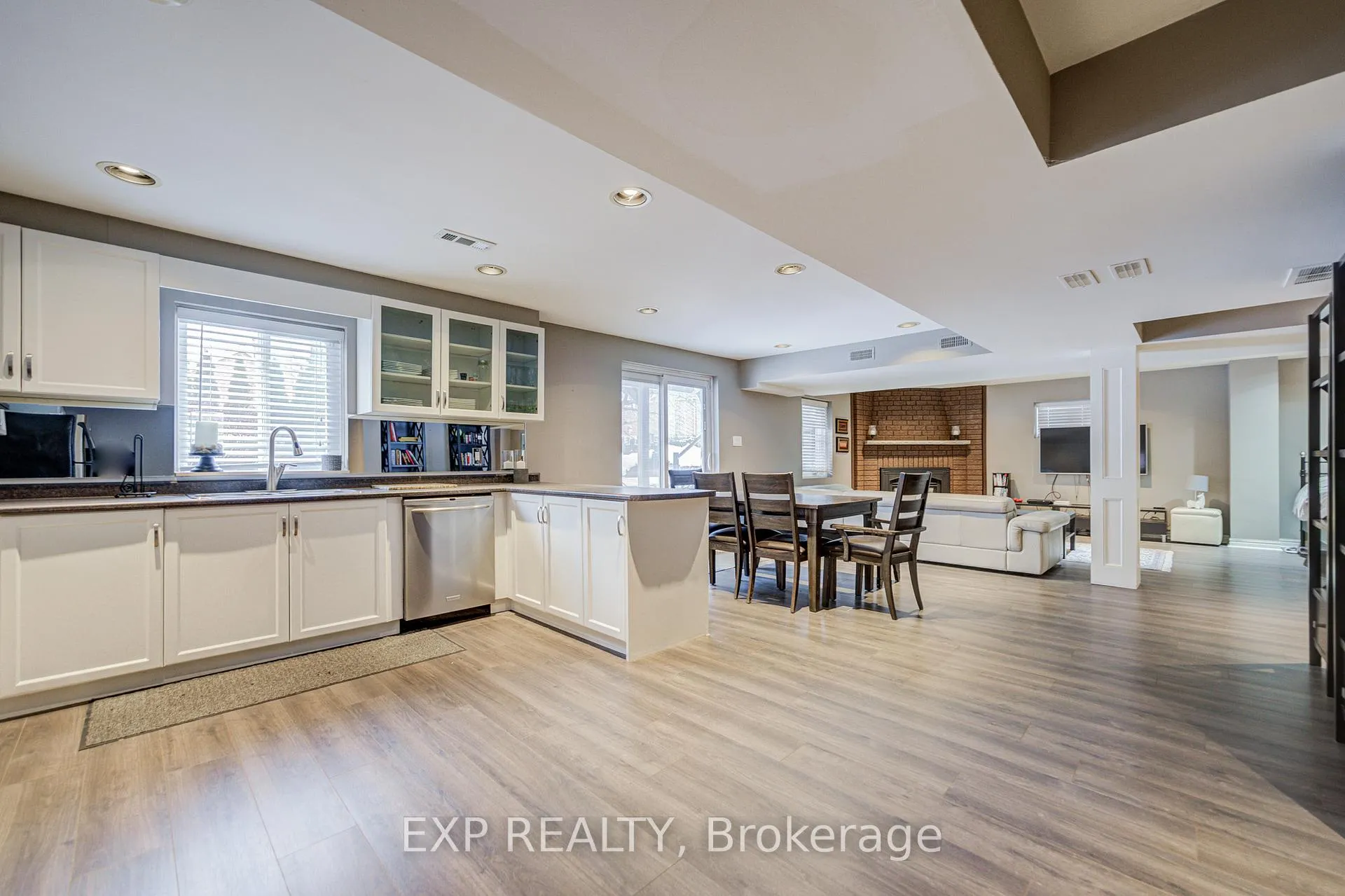 Photo 44 of 372 Greenock Drive, Vaughan, Maple — HOMEH