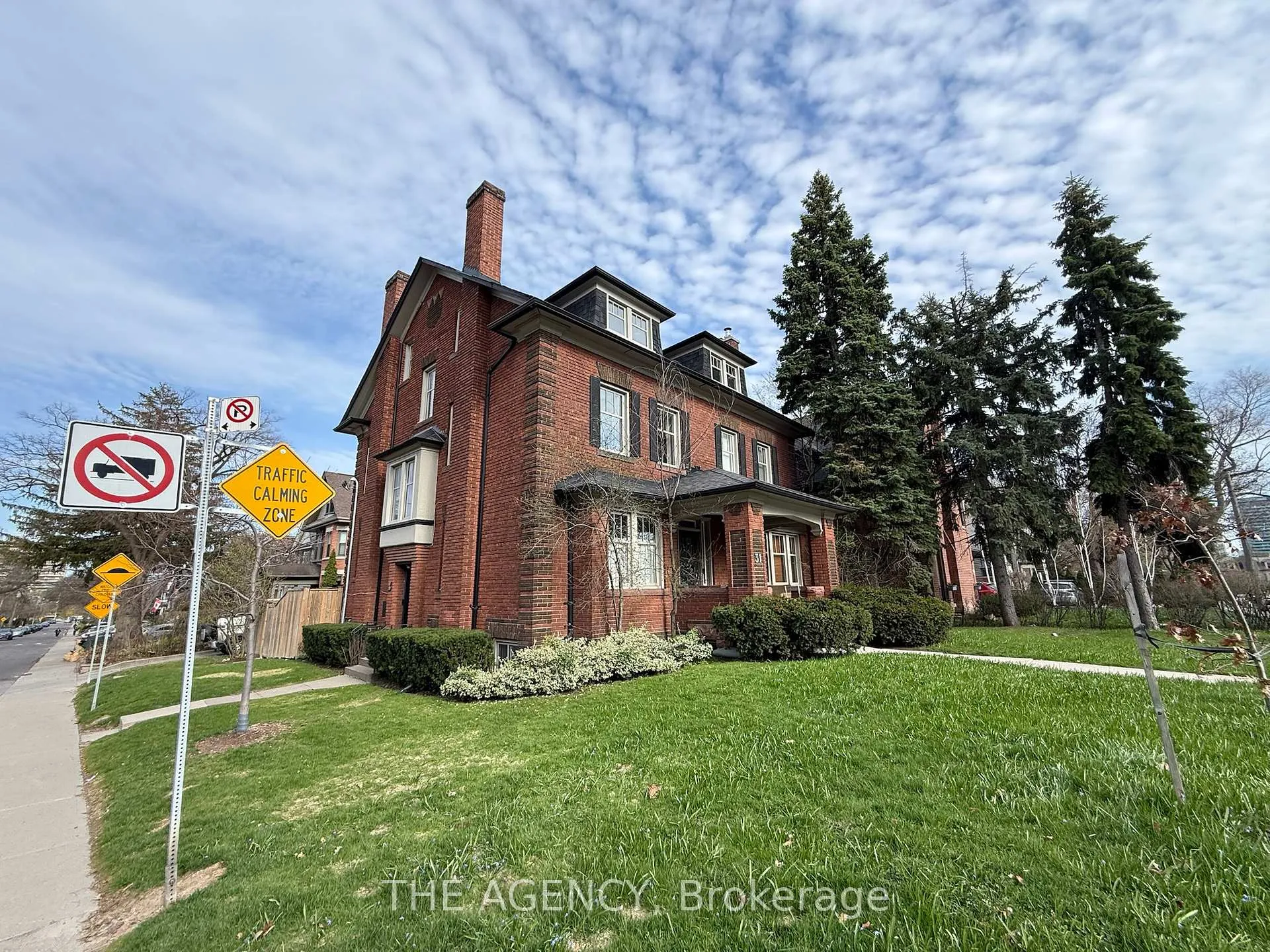 Photo 2 of 31 Oriole Parkway, Toronto, Yonge-St. Clair — HOMEH