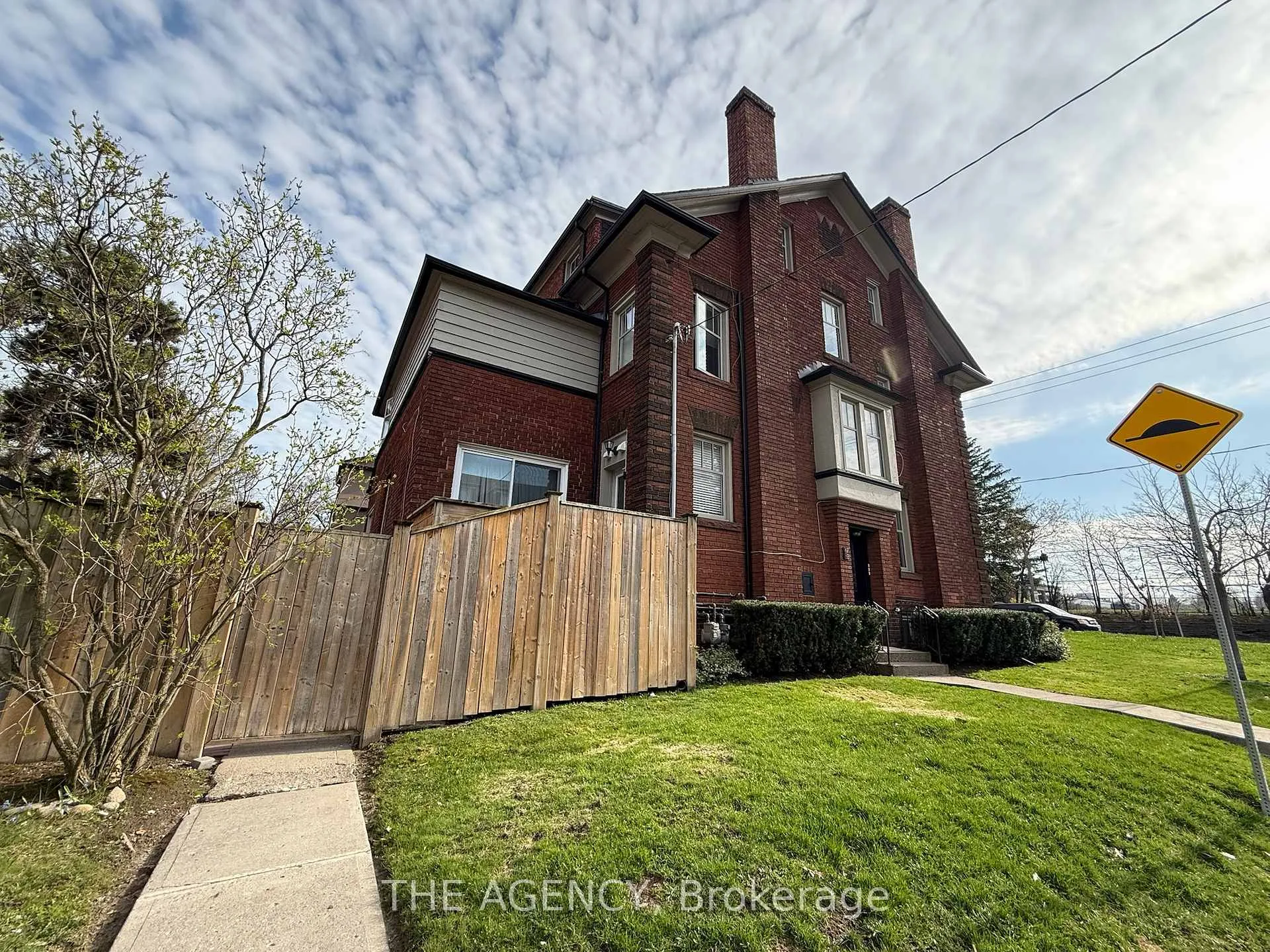 Photo 3 of 31 Oriole Parkway, Toronto, Yonge-St. Clair — HOMEH
