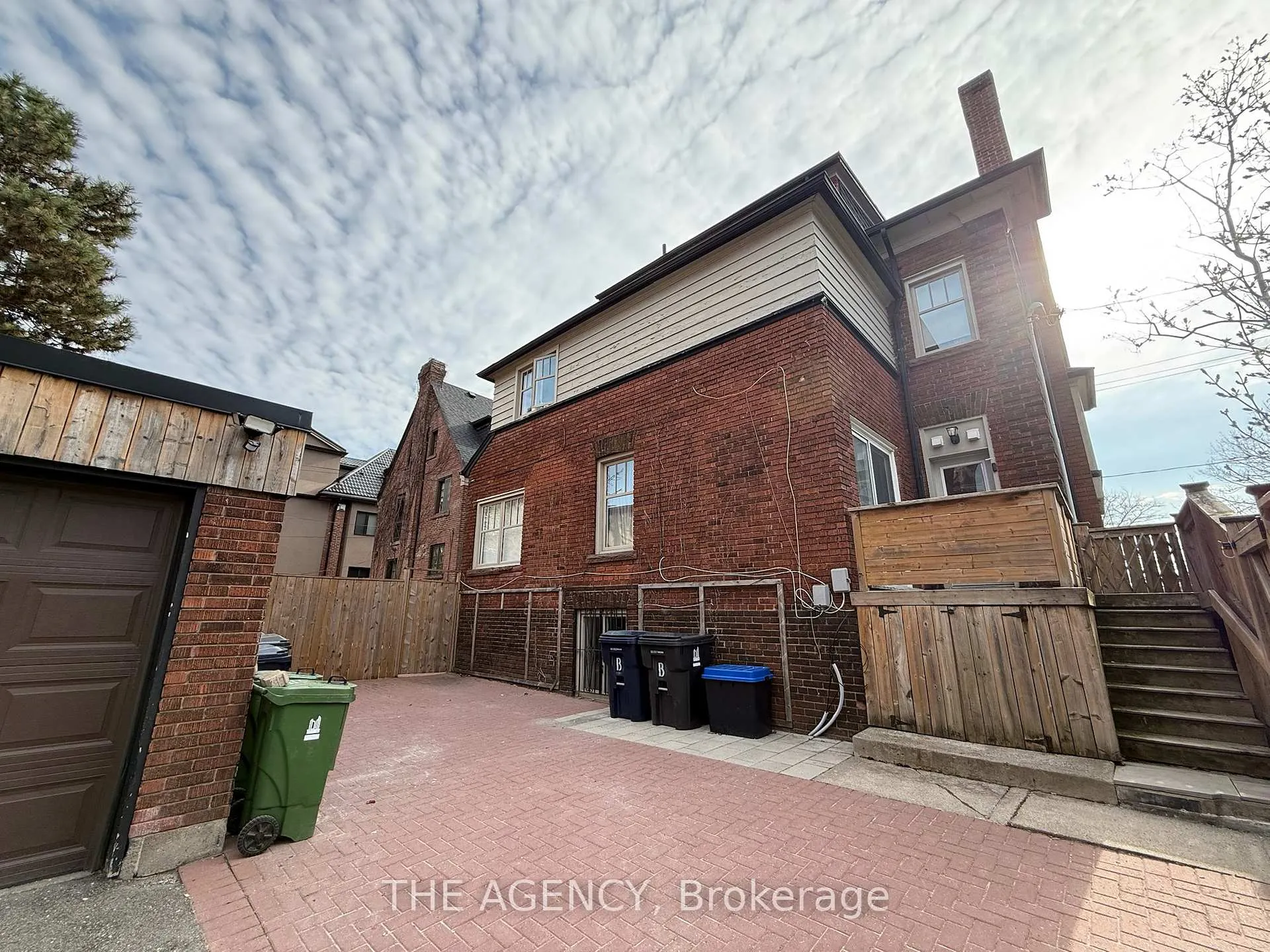 Photo 4 of 31 Oriole Parkway, Toronto, Yonge-St. Clair — HOMEH