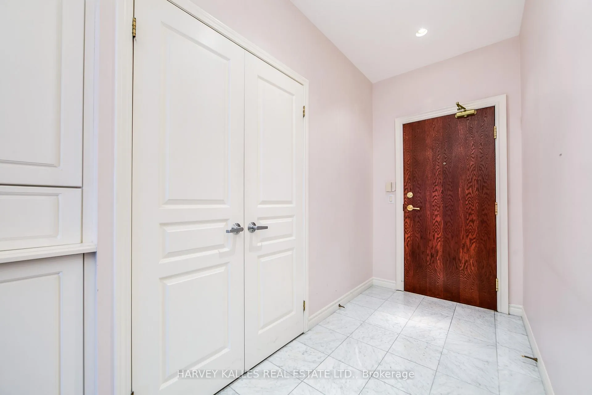 Photo 2 of Unit 903, 1 Deer Park Crescent, Toronto, Yonge-St. Clair — HOMEH