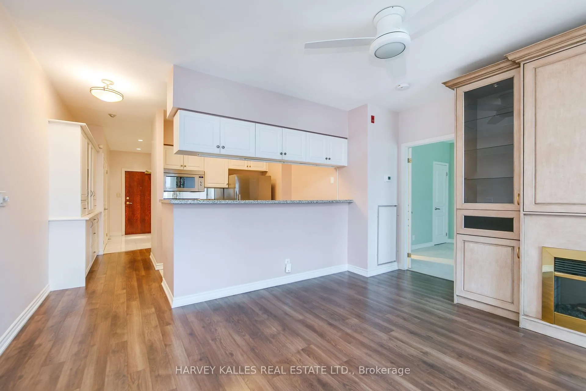 Photo 6 of Unit 903, 1 Deer Park Crescent, Toronto, Yonge-St. Clair — HOMEH