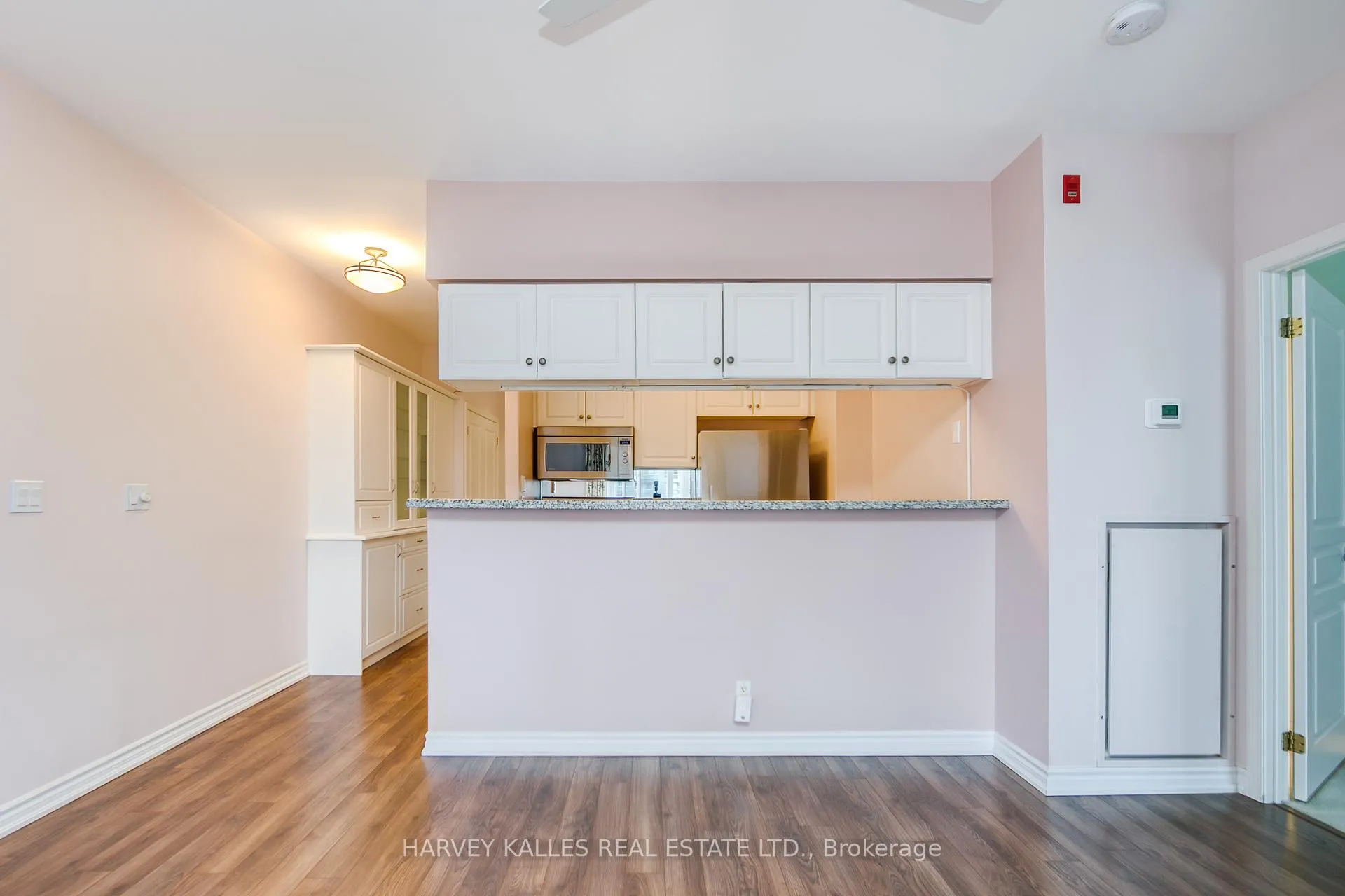 Photo 7 of Unit 903, 1 Deer Park Crescent, Toronto, Yonge-St. Clair — HOMEH